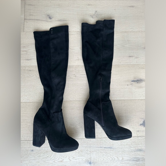 Black suede heeled boots - Picture 10 of 11